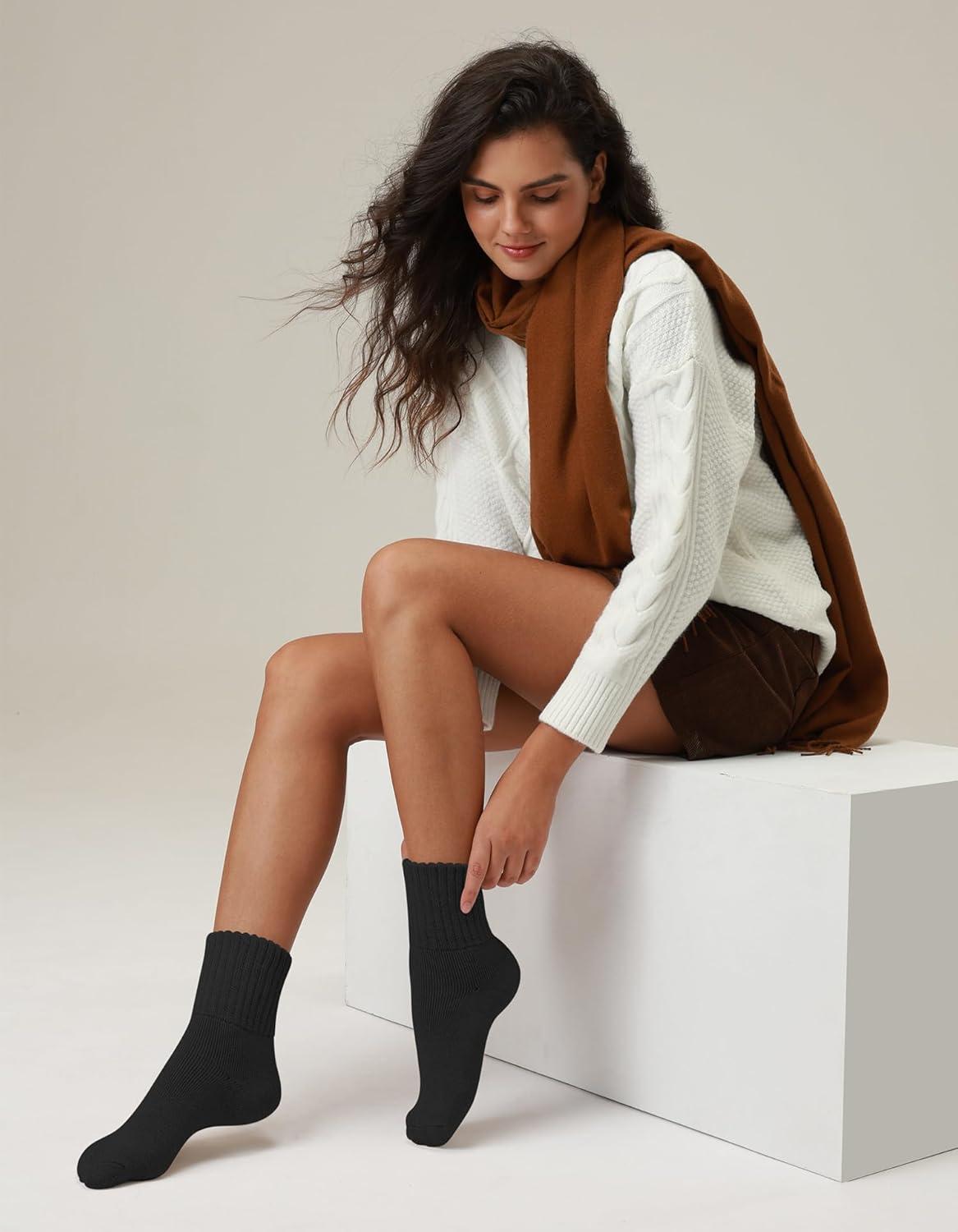 image:imageCLOSEMATE 3 Paires Chaussettes Chaudes Femme 3538 3942 dHiver Thermiques en Coton et Acrylique Antifroid UltraChaud Socquettes paisses Respirantes Multicolores pour Bottes Femme Amples1Noir 1Gris fonc 1Gris clair