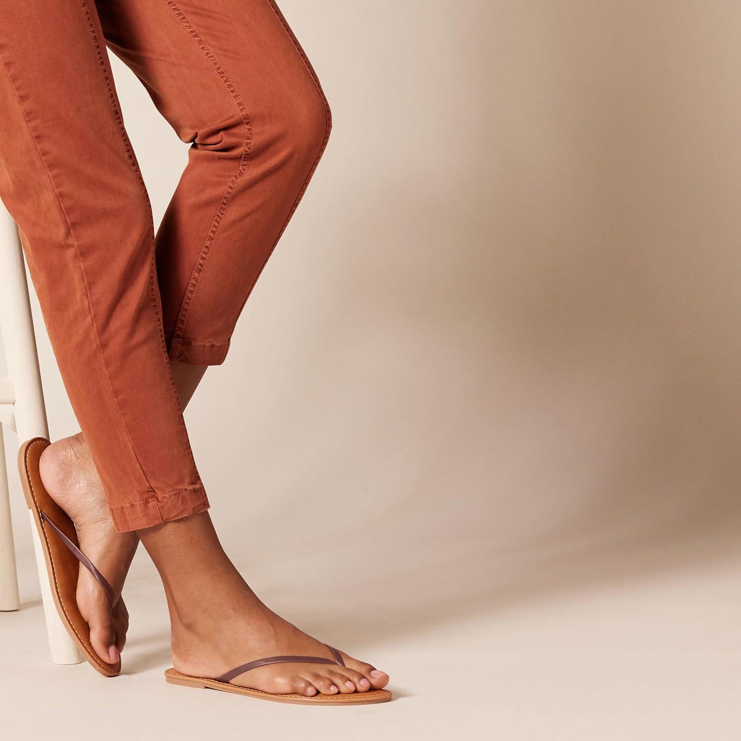 image:imageAmazon Essentials Femme Sandale TongBrun
