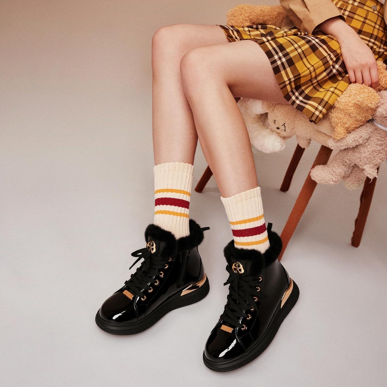 image:imageGLAMORA Bottines chaudes dhiver pour femmes Baskets antidrapantes bottes impermables fermeture clair intrieure bottines confortables lacets pour la marche en extrieurBlack With Gold Accessories